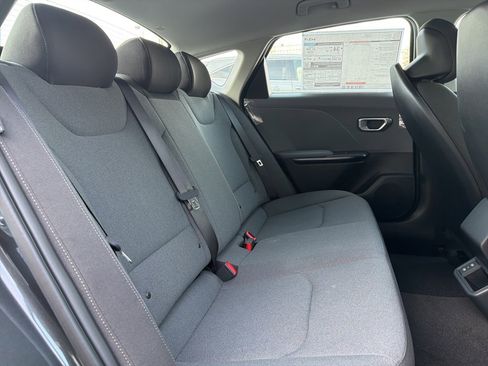 New 2025 Kia K4 LX image 16