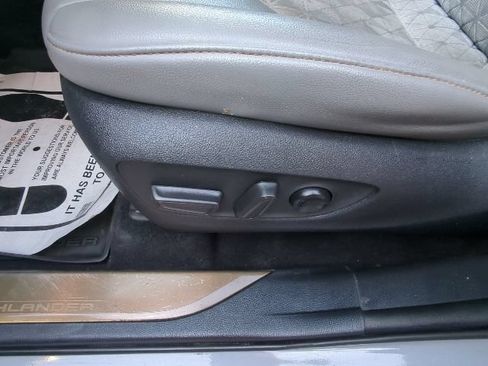 Used 2022 Toyota Highlander Bronze Edition AWD/4WD image 11