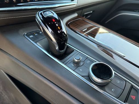 Used 2023 Cadillac Escalade Premium Luxury image 32