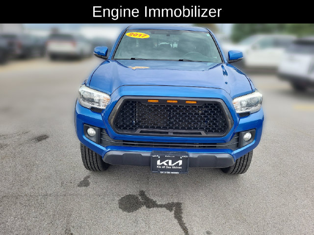 Used 2017 Toyota Tacoma TRD Off-Road w/ Premium & Technology Package AWD/4WD image 8
