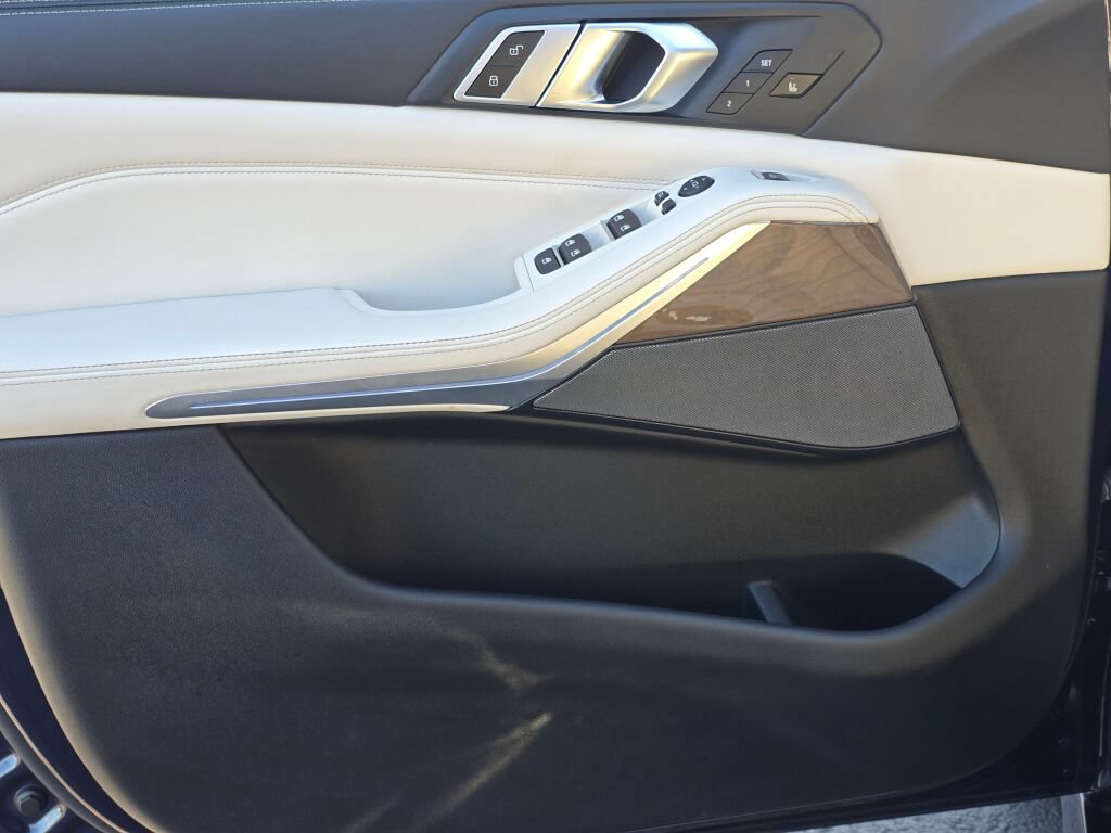 Used 2020 BMW X5 xDrive40i w/ M Sport Package AWD/4WD image 18