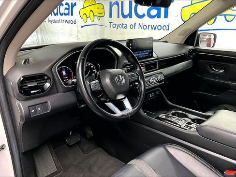 Used 2024 Honda Pilot Touring image 8