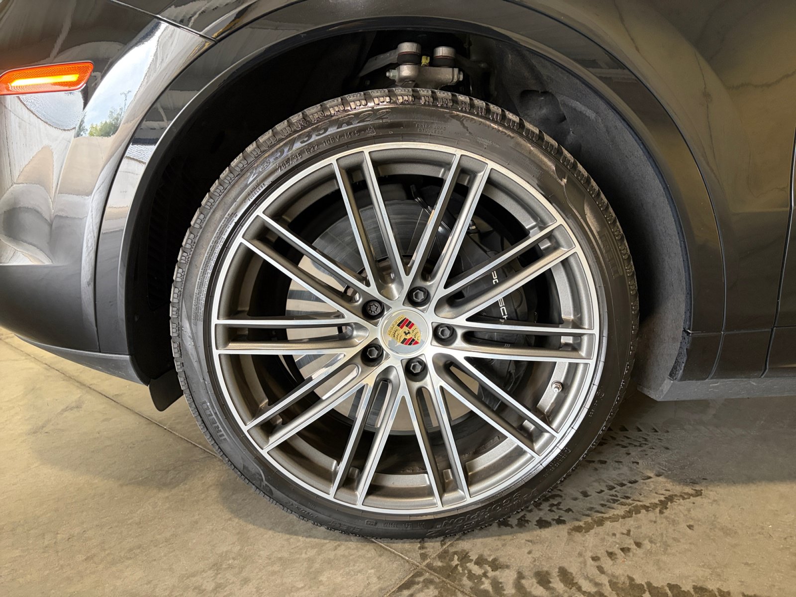 Certified 2023 Porsche Cayenne Turbo AWD/4WD image 18