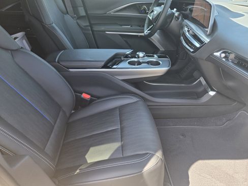 New 2025 Cadillac Lyriq Luxury RWD image 10