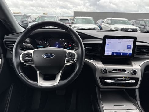 Used 2022 Ford Explorer XLT image 13