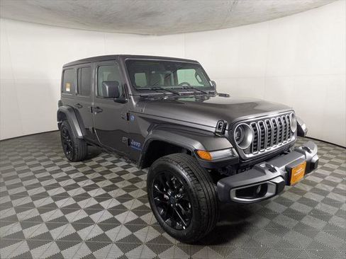 Certified 2025 Jeep Wrangler Unlimited Sahara w/ Safety Group AWD/4WD image 6