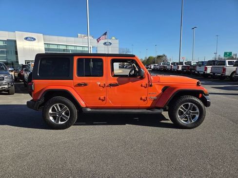 Used 2018 Jeep Wrangler Unlimited Sahara image 10