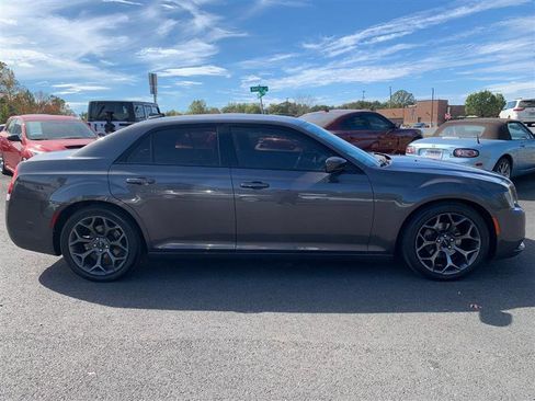Used 2018 Chrysler 300 S image 3
