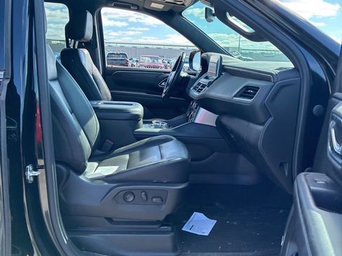 Used 2021 Chevrolet Suburban LT w/ LT Signature Package image 8