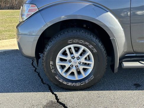 Used 2019 Nissan Frontier SV image 12