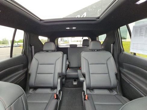 Used 2024 Chevrolet Traverse Z71 w/ Enhanced Driving Package AWD/4WD image 35