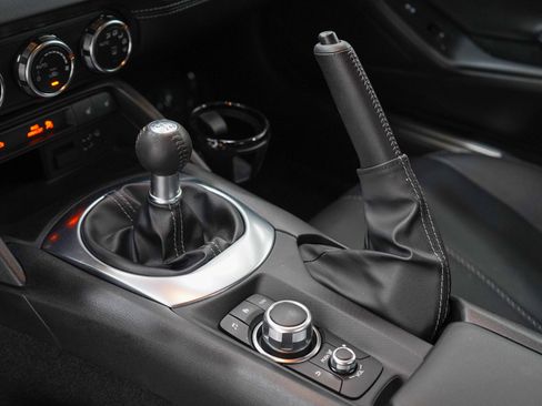 Used 2021 MAZDA MX-5 Miata RF Grand Touring RWD image 17