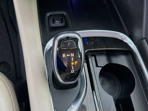 Used 2018 Buick Enclave Essence FWD image 16