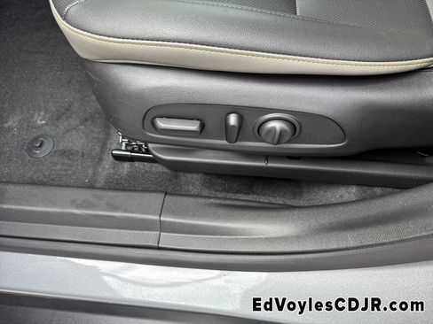 Used 2024 Chevrolet Trax ACTIV w/ Sunroof Package image 12