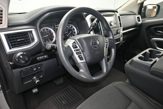 Used 2017 Nissan Titan SV AWD/4WD image 7