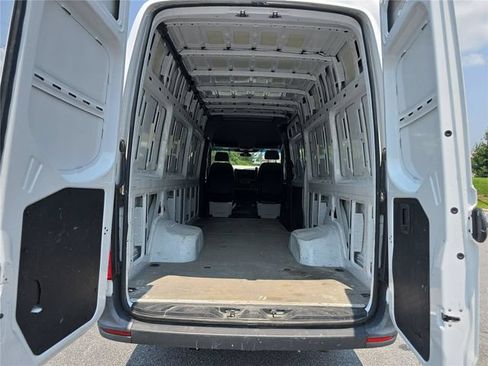 Used 2022 Mercedes-Benz Sprinter 3500 image 6