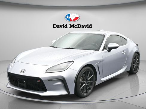 Used 2023 Toyota GR86 Premium w/ ALL Weather Mat Package (TMS) RWD image 4