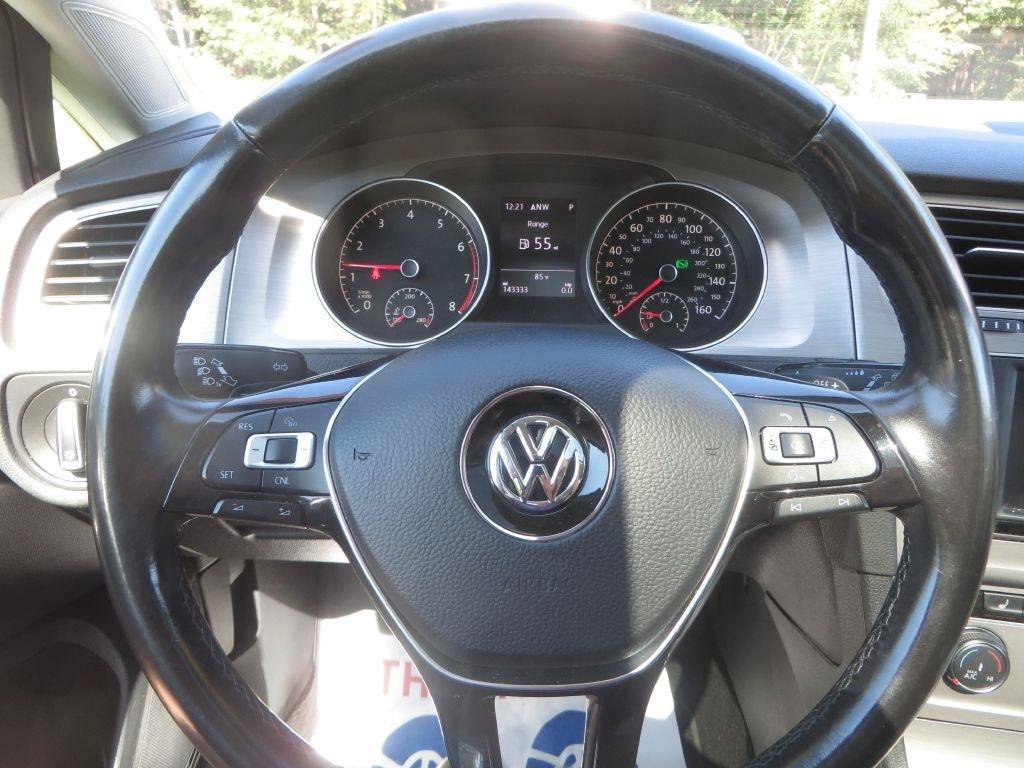 Used 2017 Volkswagen Golf S FWD image 11