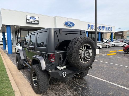 Used 2017 Jeep Wrangler Unlimited Sahara w/ Max Tow Package AWD/4WD image 6