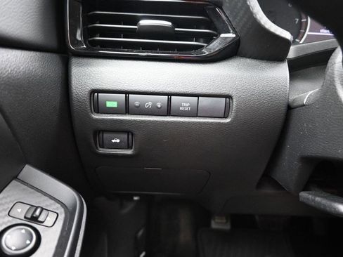 Used 2024 Nissan Sentra SV FWD image 15