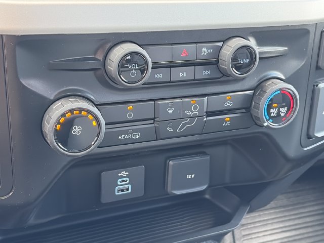 New 2026 Ford F550 4x4 Supercab Super Duty image 17