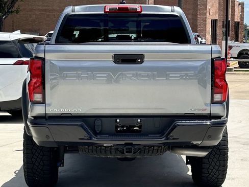 Used 2024 Chevrolet Colorado ZR2 w/ Technology Package AWD/4WD image 5