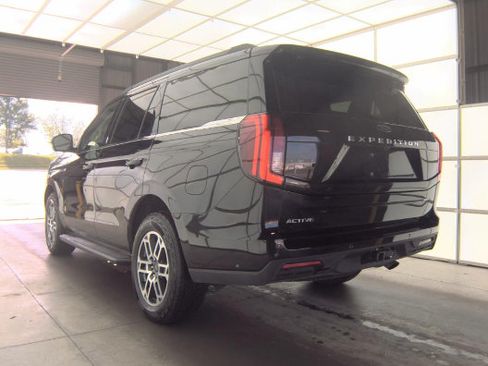 Used 2025 Ford Expedition Active AWD/4WD image 7