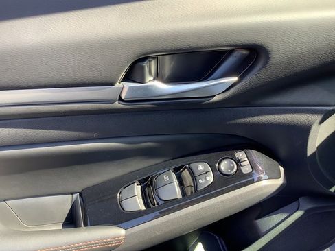 Used 2024 Nissan Altima 2.5 SR image 10