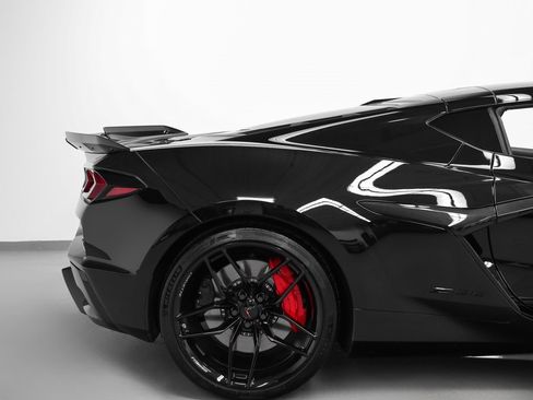 Used 2025 Chevrolet Corvette Z06 image 26