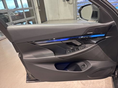 Used 2025 BMW i5 xDrive40 w/ Premium Package image 16