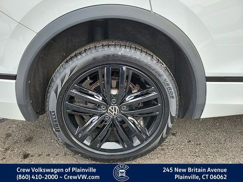 Certified 2022 Volkswagen Tiguan SE R-Line image 19