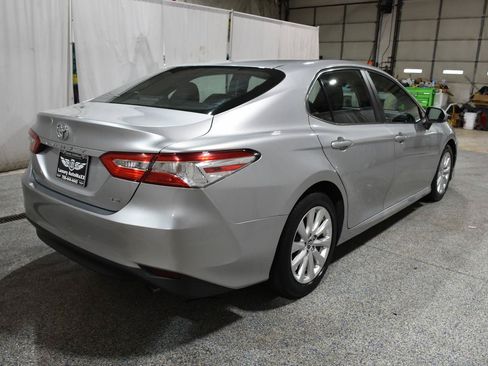 Used 2018 Toyota Camry LE FWD image 6