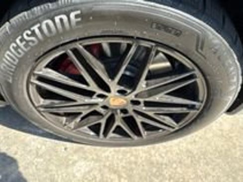 Used 2025 Porsche Cayenne GTS AWD/4WD image 2
