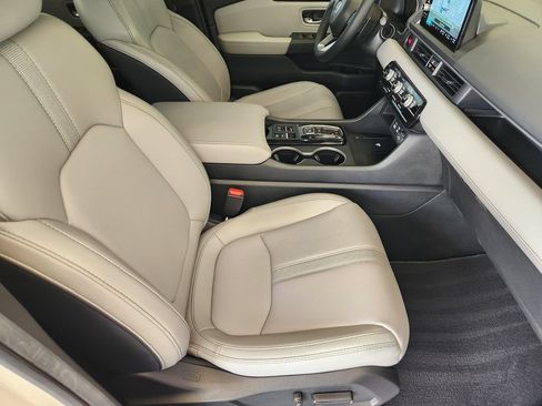 Used 2025 Honda Pilot Touring image 14