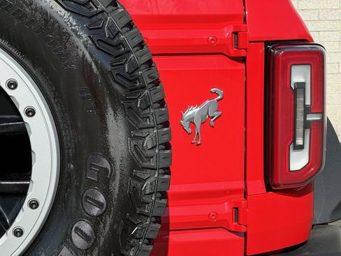 New 2024 Ford Bronco Outer Banks w/ Sasquatch Package image 11