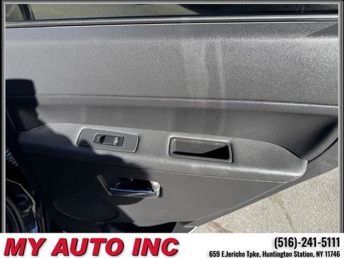 Used 2010 Jeep Grand Cherokee Laredo image 32