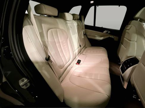 Used 2022 BMW X5 M50i AWD/4WD image 19