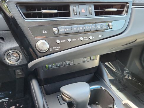 Used 2024 Lexus ES 350 w/ Premium Package FWD image 12