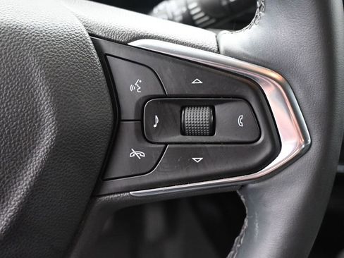 Used 2025 Chevrolet Trax LT w/ LT Convenience Package image 28