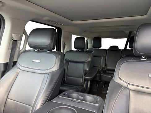 Used 2025 Ford Expedition Max Platinum AWD/4WD image 12