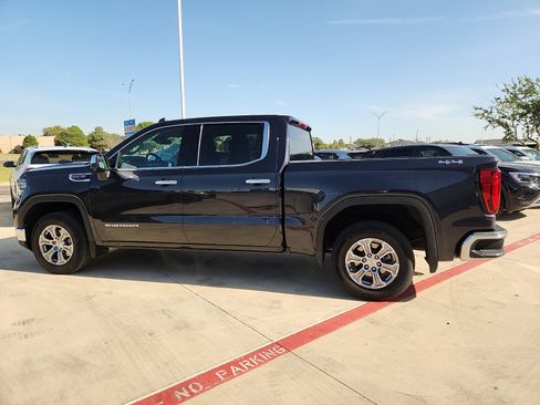 Used 2025 GMC Sierra 1500 SLT AWD/4WD image 3
