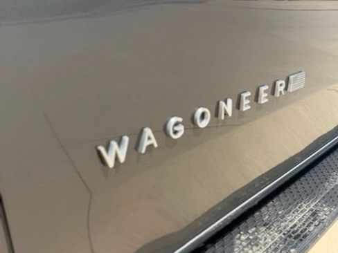 Used 2022 Jeep Wagoneer Series III AWD/4WD image 10