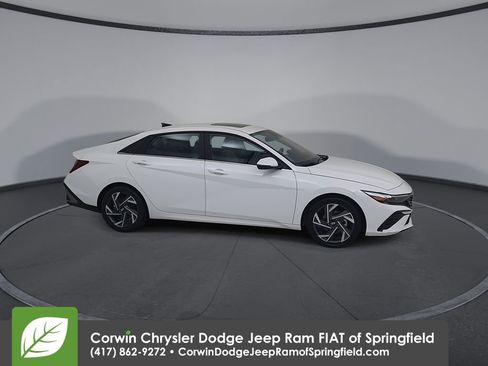 Used 2025 Hyundai Elantra Limited FWD image 16