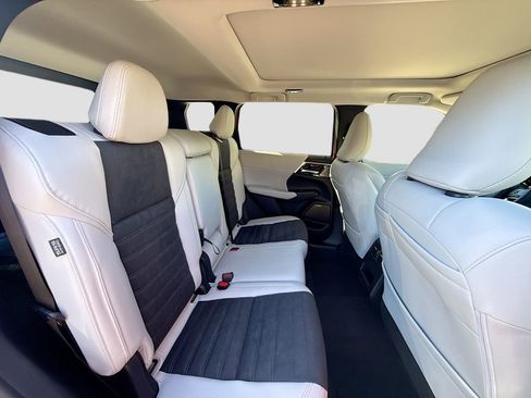 New 2026 Mitsubishi Outlander SE image 30