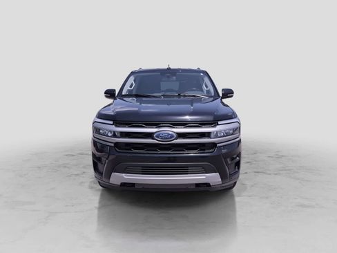 Used 2023 Ford Expedition Max XLT AWD/4WD image 3