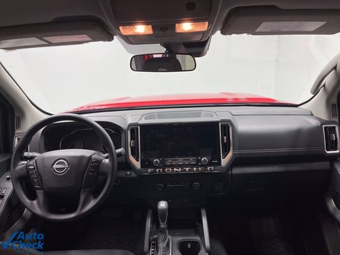 Used 2025 Nissan Frontier SV image 16
