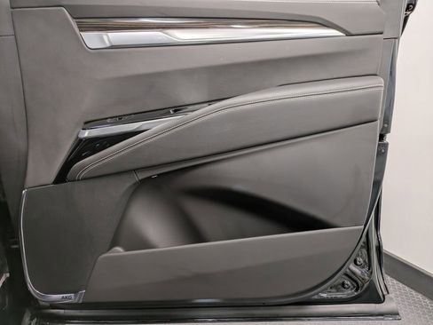 Used 2025 Cadillac Escalade Premium Luxury AWD/4WD image 29