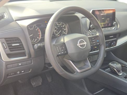 Certified 2025 Nissan Rogue SV FWD image 10