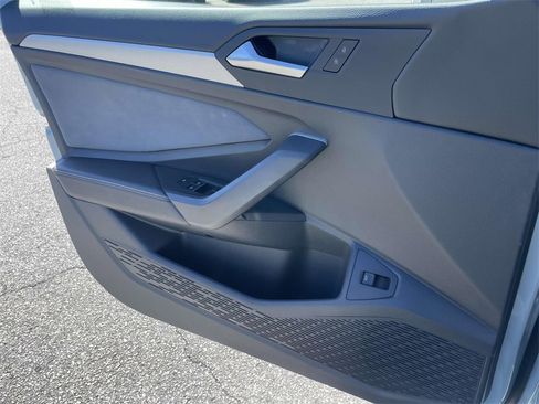 Used 2025 Volkswagen Jetta SE image 19