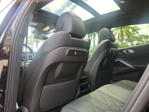 Used 2025 BMW X6 xDrive40i w/ Premium Package image 13